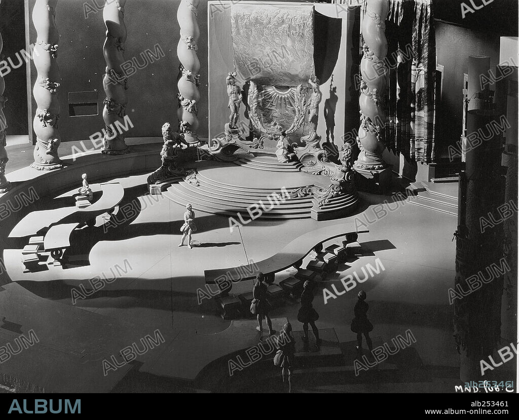 A MIDSUMMER NIGHT'S DREAM, 1935, directed by MAX REINHARDT. Copyright WARNER BROTHERS.