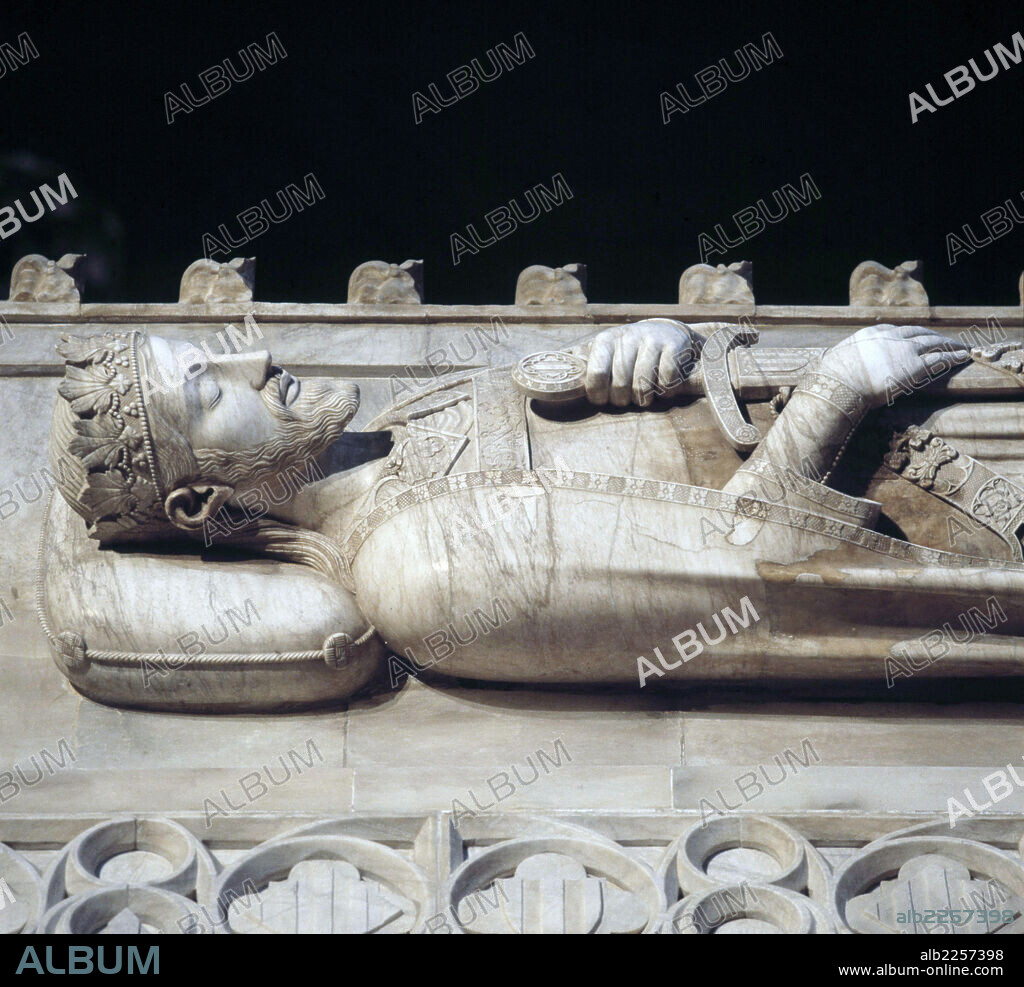 JAIME I , EL CONQUISTADOR. REY DE CATALUÑA Y ARAGON . 1208 - 1276. DETALLE DEL SEPULCRO EN EL MONASTERIO DEL POBLET , RECONSTRUIDO POR EL ESCULTOR FEDERICO MARES .