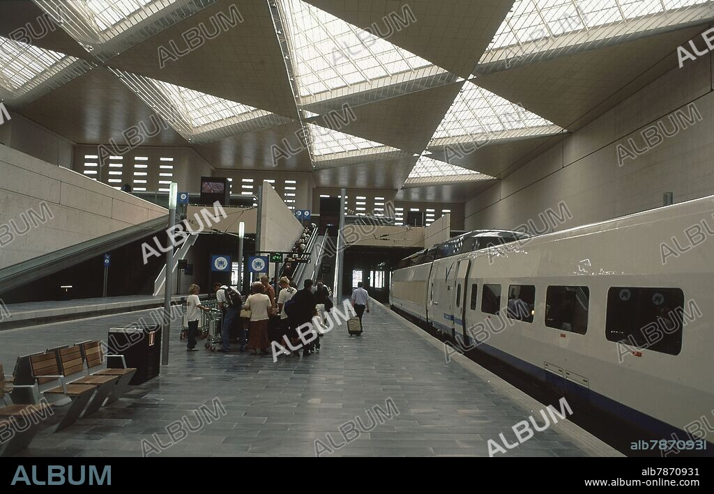 ARRANZ-FERRATER-VALERO-MATEU. ESTACION INTERMODAL ZARAGOZA DELICIAS - 2003 - ANDENES DE LA ESTACION DEL AVE DE ZARAGOZA.