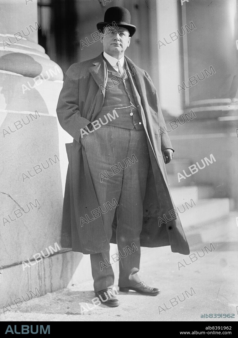 HARRIS & EWING. Joseph Wingate Folk, Governor of Missouri, Solicitor of State Department, 1911. [US politician Joseph Wingate Folk, Governor 1905-1909; Solicitor of State Department 1913].