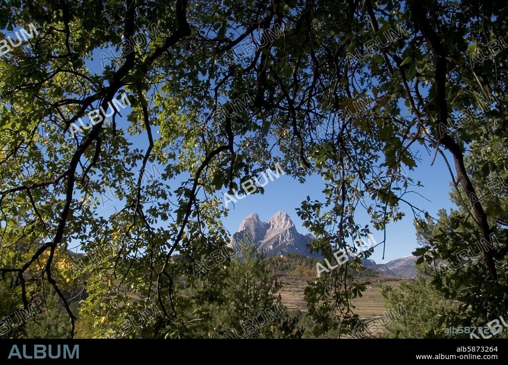 Macizo del Pedraforca en la Sierra del Cadí desde Massanes.
