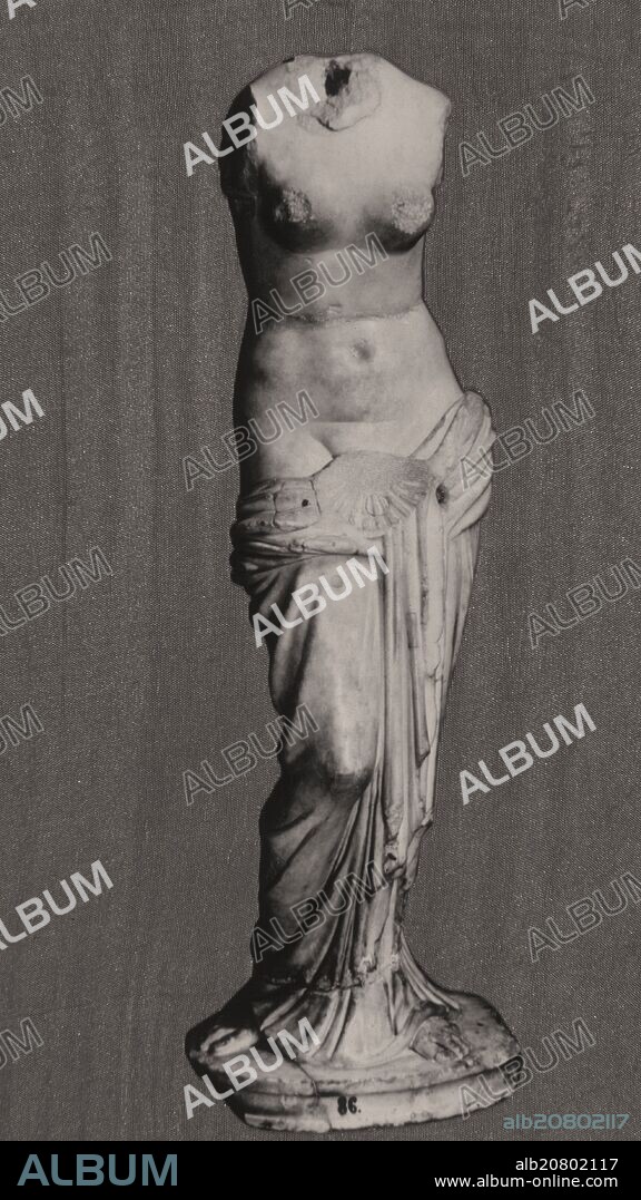 ESCULTURA - VENUS DE LA CONCHA.