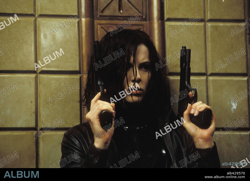 KATE BECKINSALE in UNDERWORLD, 2003, directed by LEN WISEMAN. Copyright SCREEN GEMS/LAKESHORE ENTERTAINMENT.