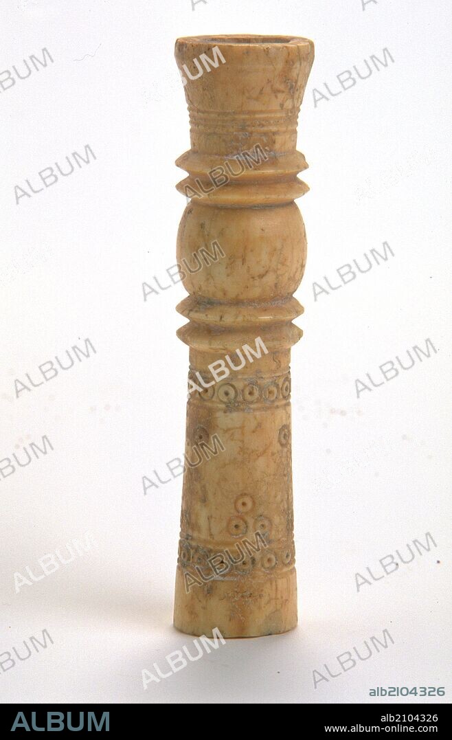 TORRE DE RUECA DE MANO EN HUESO. (DEPOSITO: MUSEO ARQUEOLOGICO NACIONAL).