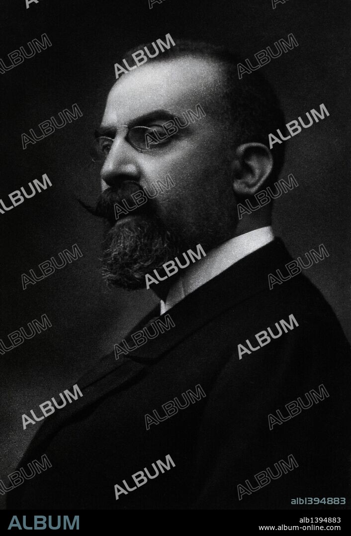 González Besada y Mein, Augusto (Tuy, 1865-Madrid, 1919). Abogado y político español fue ministro de Hacienda, ministro de Gobernación y ministro de Fomento durante el reinado de Alfonso XIII.