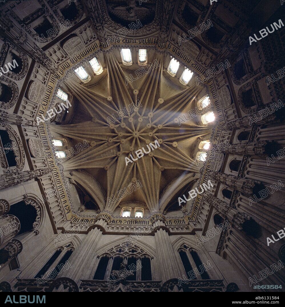 CUPULA DE LA CAPILLA DE LOS VELEZ - SIGLO XV - FOTO AÑOS 60.
