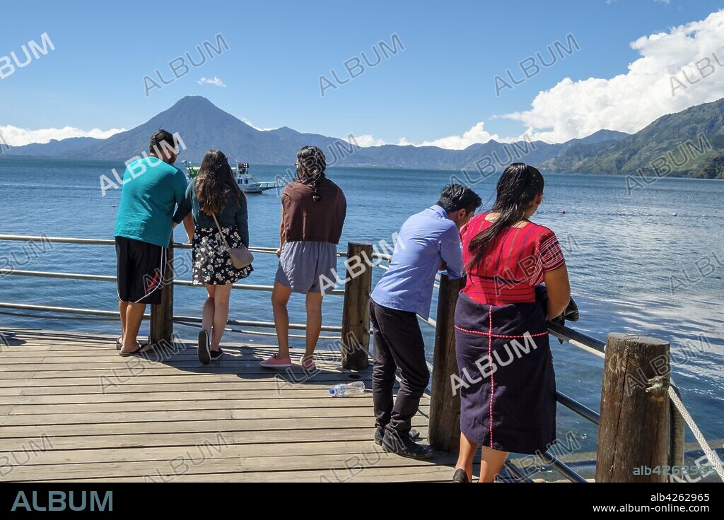 mirador Ventana del Tiempo, Panajachel, lago de Atitlán,departamento de Sololá , República de Guatemala, América Central.