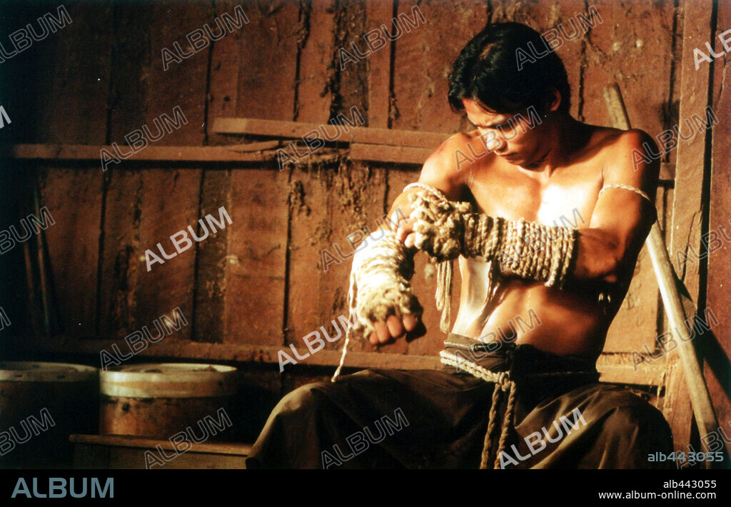 ONG-BAK: MUAY THAI WARRIOR, 2003 (ONG-BAK), directed by PRACHYA PINKAEW. Copyright SAHAMONGKOLFILM.