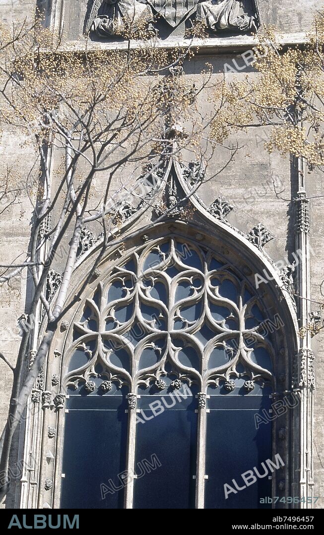 PERE COMPTE O PERE COMTE (1506-?) ARQUITECTO CATAL. EXTERIOR- ARCO APUNTADO DE UNA PUERTA- GOTICO FLAMIGERO S XV.