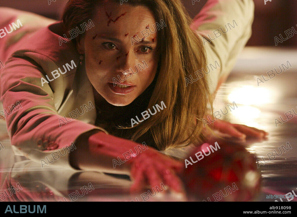 LENA OLIN in ALIAS, 2001. Copyright TOUCHSTONE TELEVISION. Temporada 5.