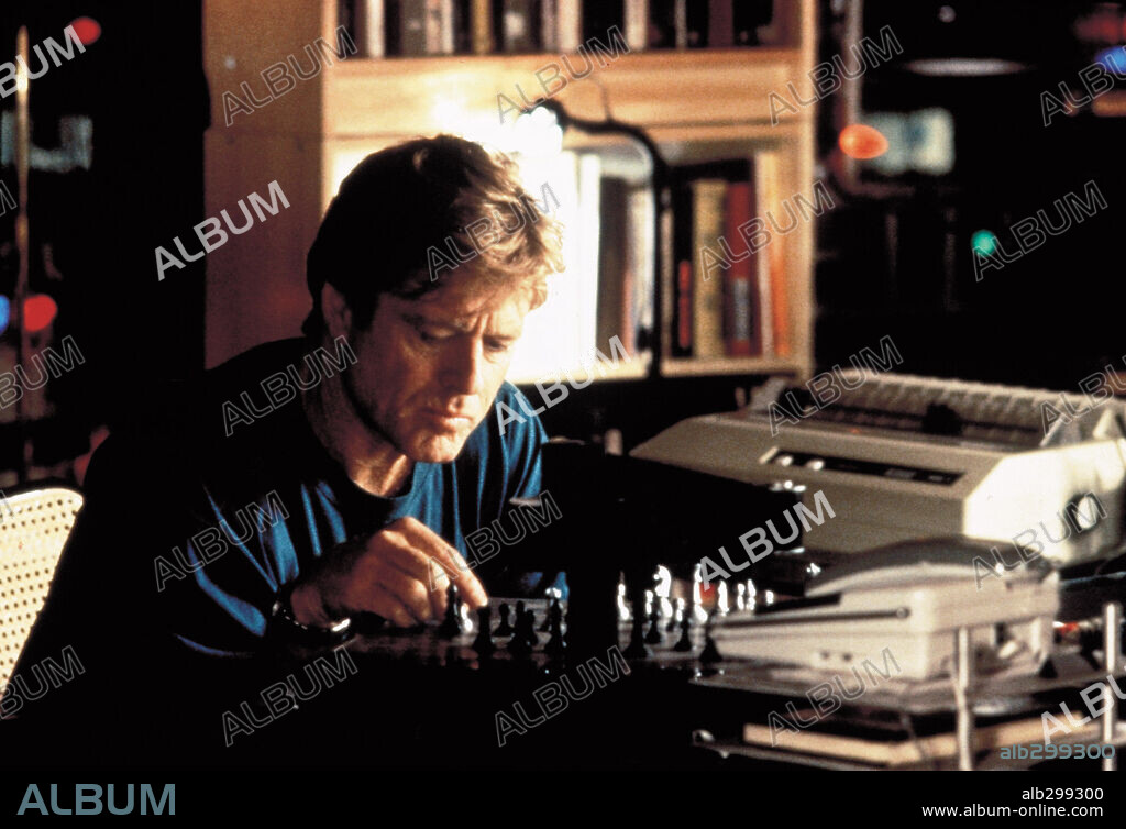 ROBERT REDFORD en LOS FISGONES, 1992 (SNEAKERS), dirigida por PHIL ALDEN ROBINSON. Copyright UNIVERSAL PICTURES.