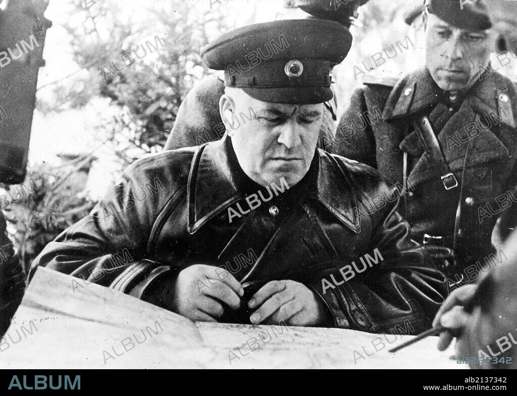 Commander of the soviet troops of the first belorussian front, marshal georgi zhukov, at his field command post, 1943 or 1944. 01/02/1944