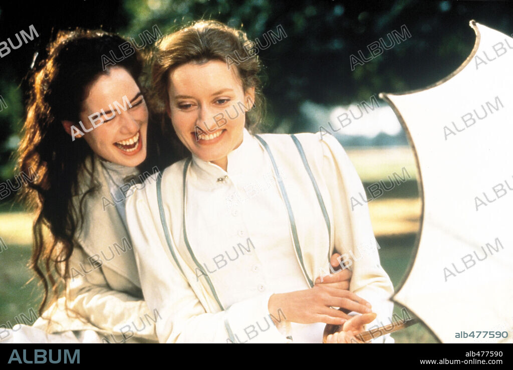 LENA HEADEY y NATASCHA McELHONE en MRS. DALLOWAY, DE VIRGINIA WOOLF, 1997 (MRS. DALLOWAY), dirigida por MARLEEN GORRIS. Copyright FIRST LOOK.