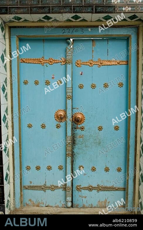 Yarkand (Autonomes Gebiet Xinjiang, China).-Tür eines Hauses in der Altstadt.-Foto, undat.