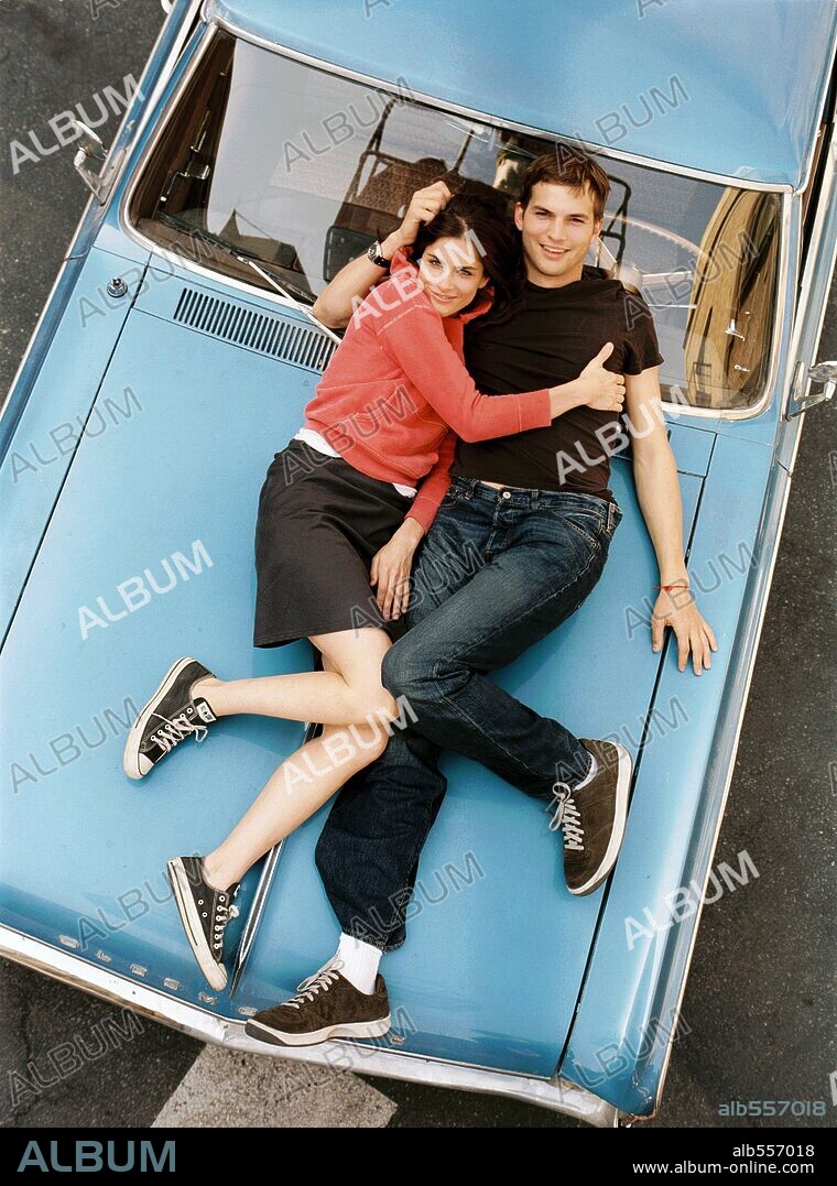AMANDA PEET y ASHTON KUTCHER en LOT LIKE LOVE, A [EL AMOR ES LO QUE TIENE], 2005 (A LOT LIKE LOVE), dirigida por NIGEL COLE. Copyright DISNEY ENTERPRISES.