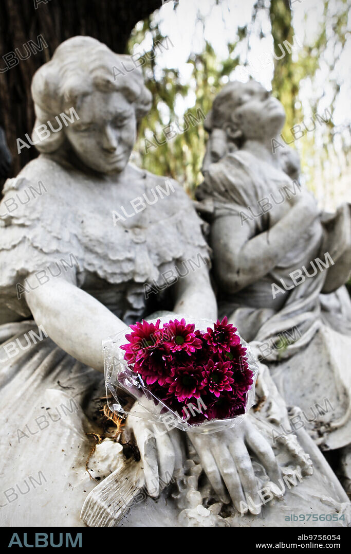 Sevilla, 07/02/2013, monumento de Gustavo Adolfo Becquer en el parque de María Luisa. Foto: Raúl doblado Archsev.