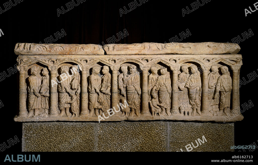 SARCOFAGO PALEOCRISTIANO PROCEDENTE DE MARTOS EN EL QUE SE REPRESENTAN LOS MILAGROS DE JESUCRISTO - FECHADO A PRINCIPIOS DEL SIGLO IV.