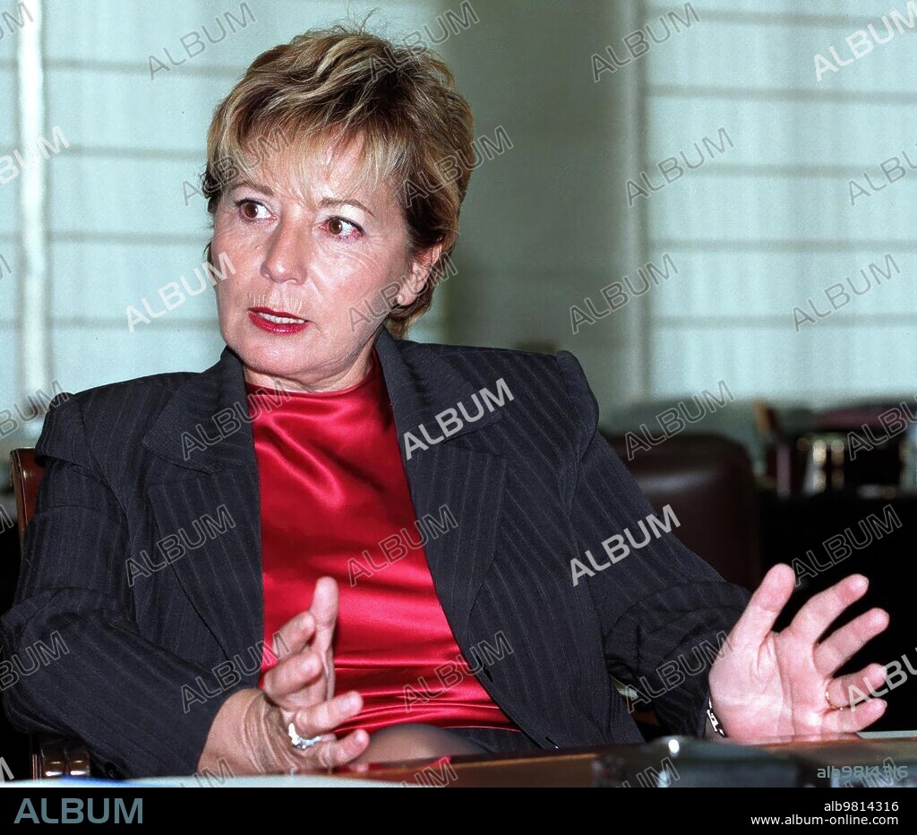 Madrid, 20/12/2000. Entrevista con Celia Villalobos, ministra de Sanidad. Foto: Jaime García ARCHDC.