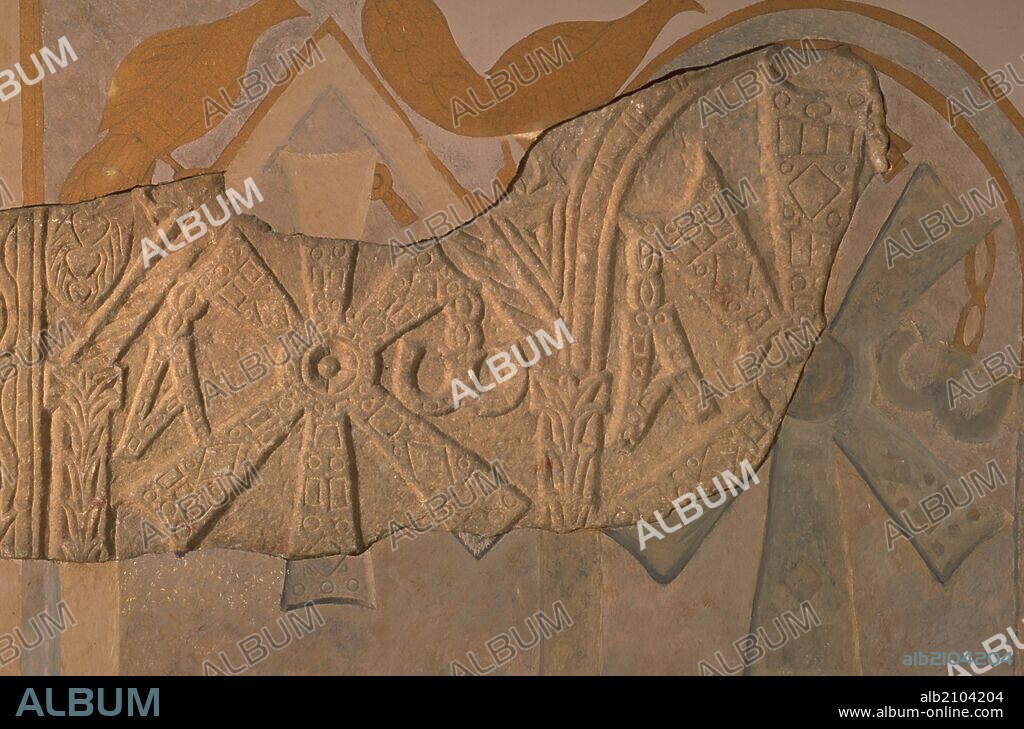 CANCEL CON CRISMONES: ALFA Y OMEGA. VISIGODO. (DEPOSITO: MUSEO ARQUEOLOGICO NACIONAL).