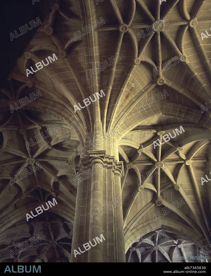PEDRO DE IBARRA (1510-1570). PILAR COMPUESTO Y BOVEDAS ESTRELLADAS DE LA IGLESIA DE SANTA MARIA LA MAYOR DE BROZAS - SIGLO XVI - GOTICO FINAL.