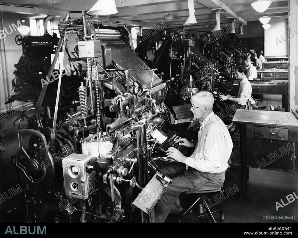 SkD Skånska Dagbladet i Malmö 1951. Sätteriet med sätterimaskiner.. Foto: Henning Stenberg / Sydsvenskan / IBL Bildbyrå.