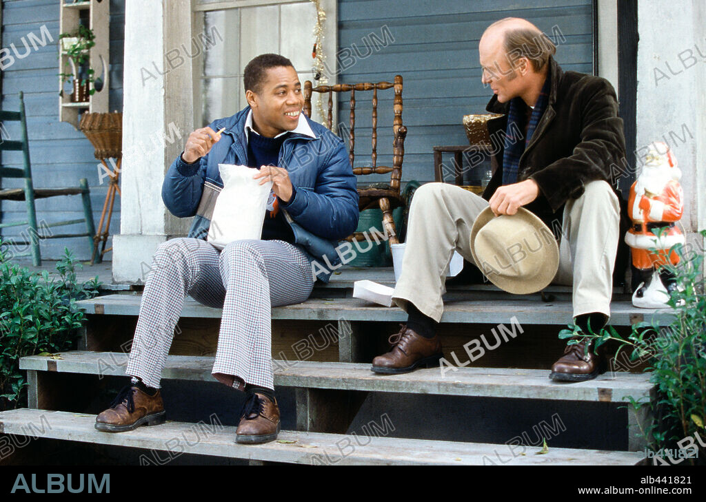 CUBA GOODING JR. and ED HARRIS in RADIO, 2003, directed by MICHAEL TOLLIN. Copyright COLUMBIA PICTURES.