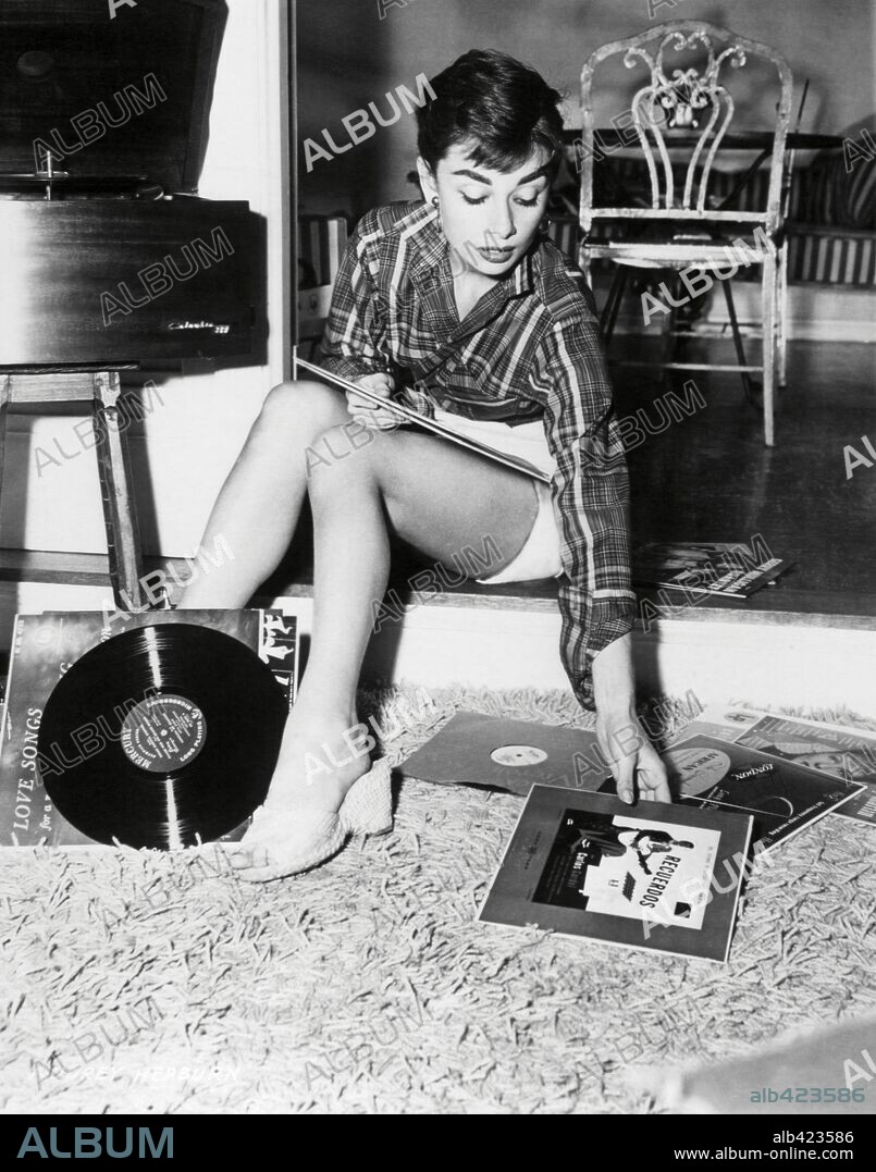 AUDREY HEPBURN in SABRINA, 1954, unter der Regie von BILLY WILDER. Copyright PARAMOUNT PICTURES.