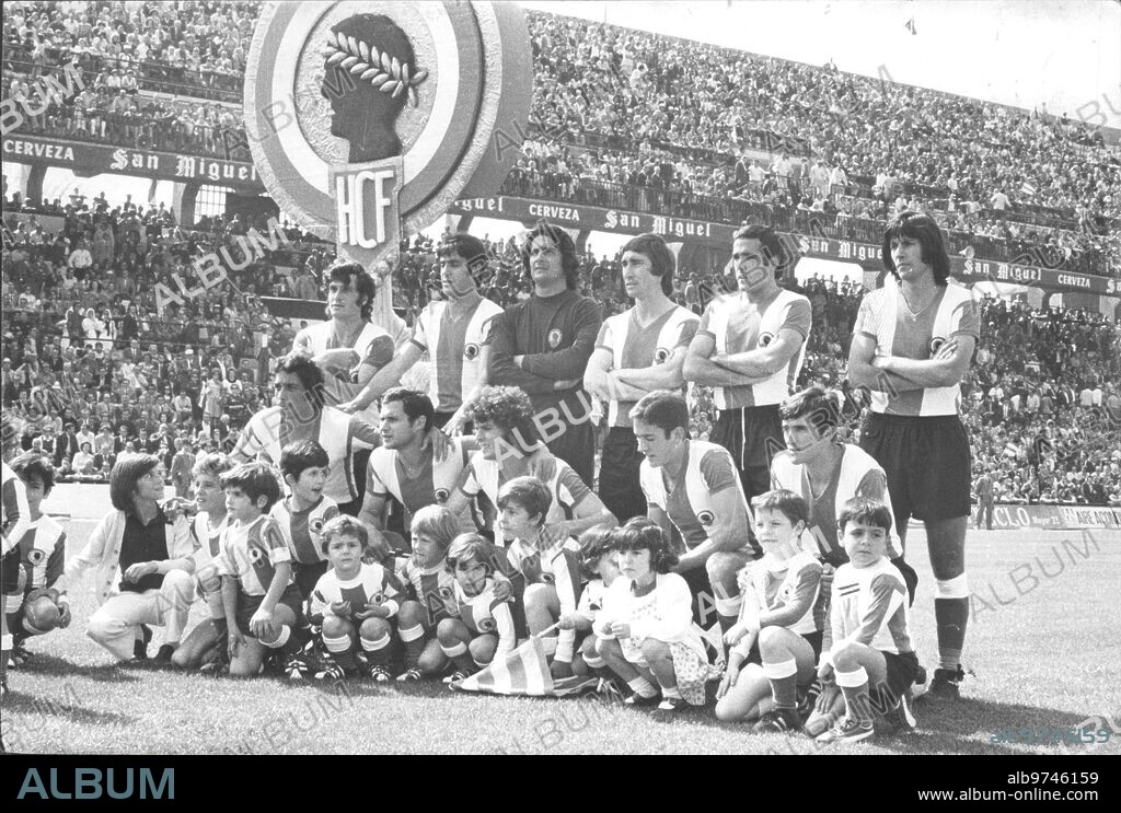 1975. Este Es el equipo del hércules C.F. Que Jugó el último partido de la temporada del 75 que Venció al Elche por un gol A Cero.
