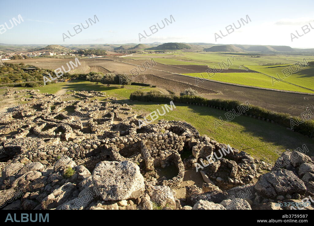 Su Nuraxi di Barumini, the ruins of largest Nuraghi settlement in the island, UNESCO World Heritage Site, Barumini, Sardinia, Italy, Europe.