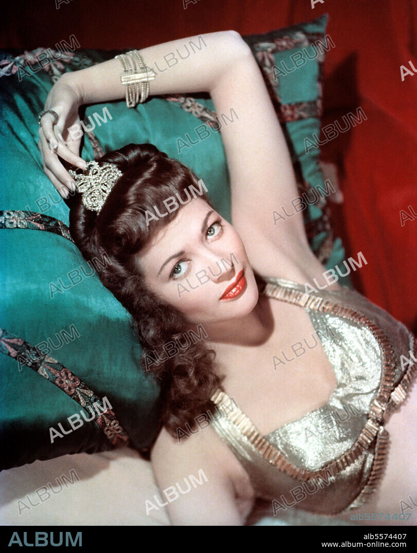 YVONNE DE CARLO en LA ESCLAVA DEL DESIERTO, 1947 (SLAVE GIRL), dirigida por CHARLES LAMONT. Copyright UNIVERSAL PICTURES.