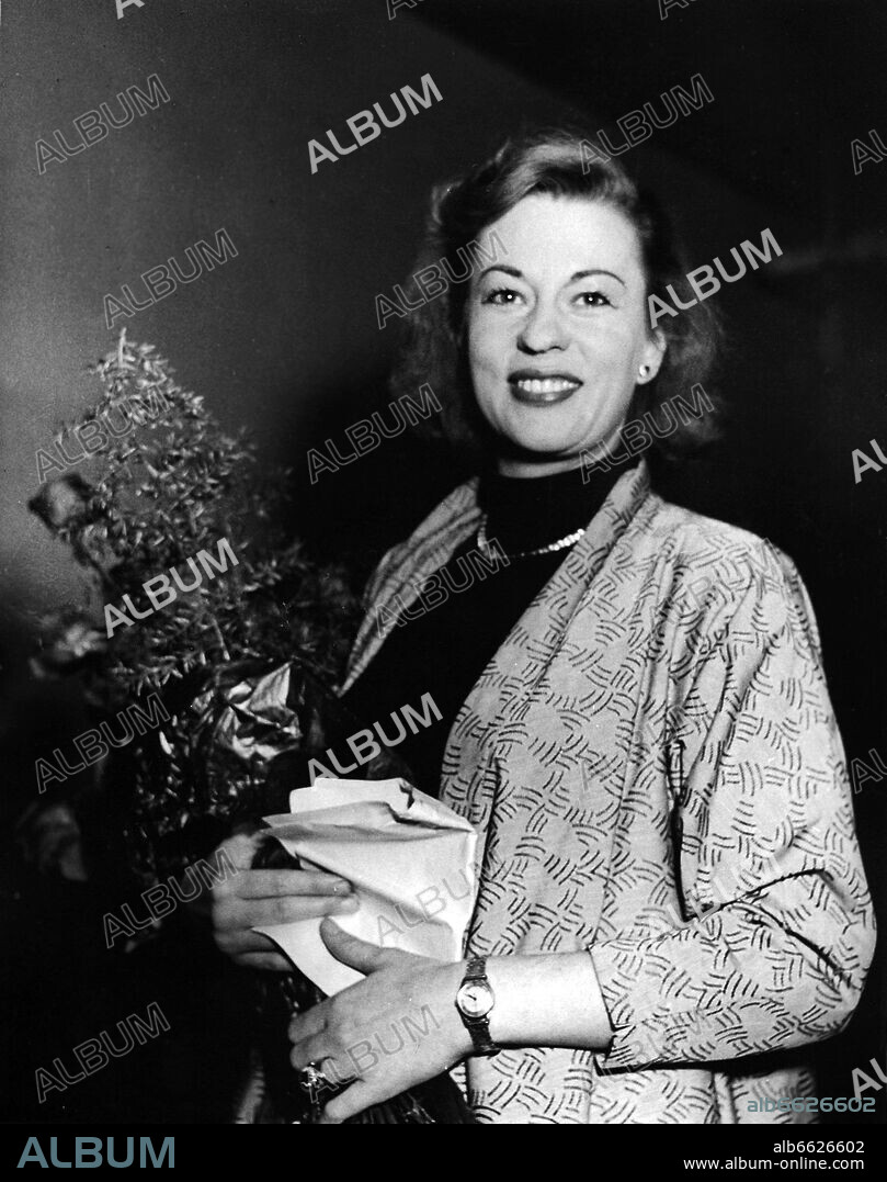 Actress Uta Hagen in 1954. Portrait by photographer Fred Stein (1909-1967) who emigrated 1933 from Nazi Germany to France and finally to the USA. 1954