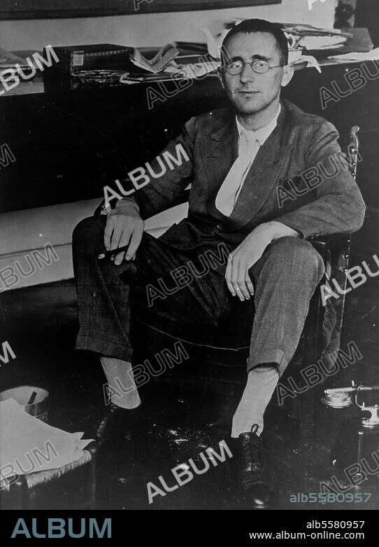 Brecht, Bertolt Writer and director. Augsburg 10/2/1898 - Berlin 14/8/1956. Photo, c. 1930.