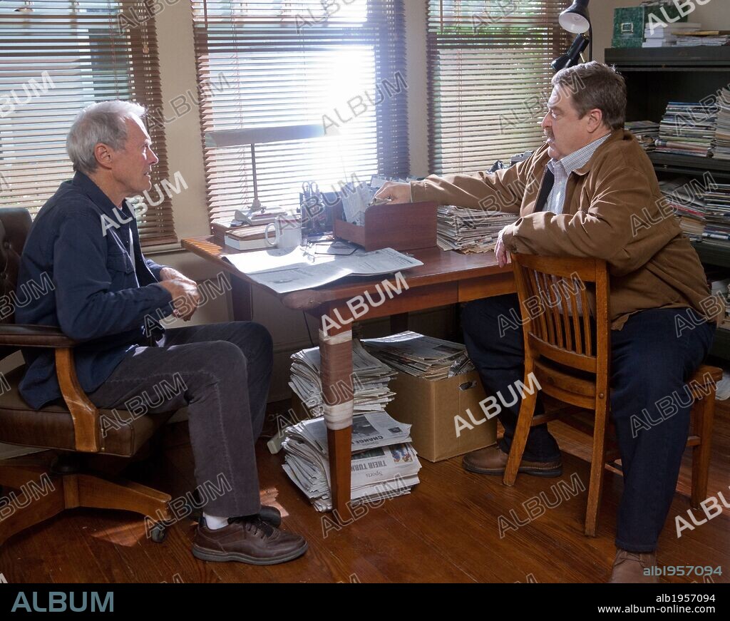 CLINT EASTWOOD y JOHN GOODMAN en GOLPE DE EFECTO, 2012 (TROUBLE WITH THE CURVE), dirigida por ROBERT LORENZ. Copyright MALPASO PRODUCTIONS.