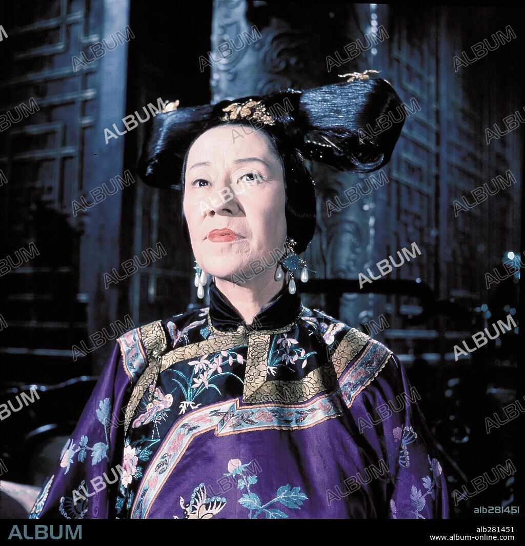 FLORA ROBSON en 55 DÍAS EN PEKÍN, 1963 (55 DAYS AT PEKING), dirigida por NICHOLAS RAY. Copyright SAMUEL BRONSTON PRODS/ALLIED ARTISTS.