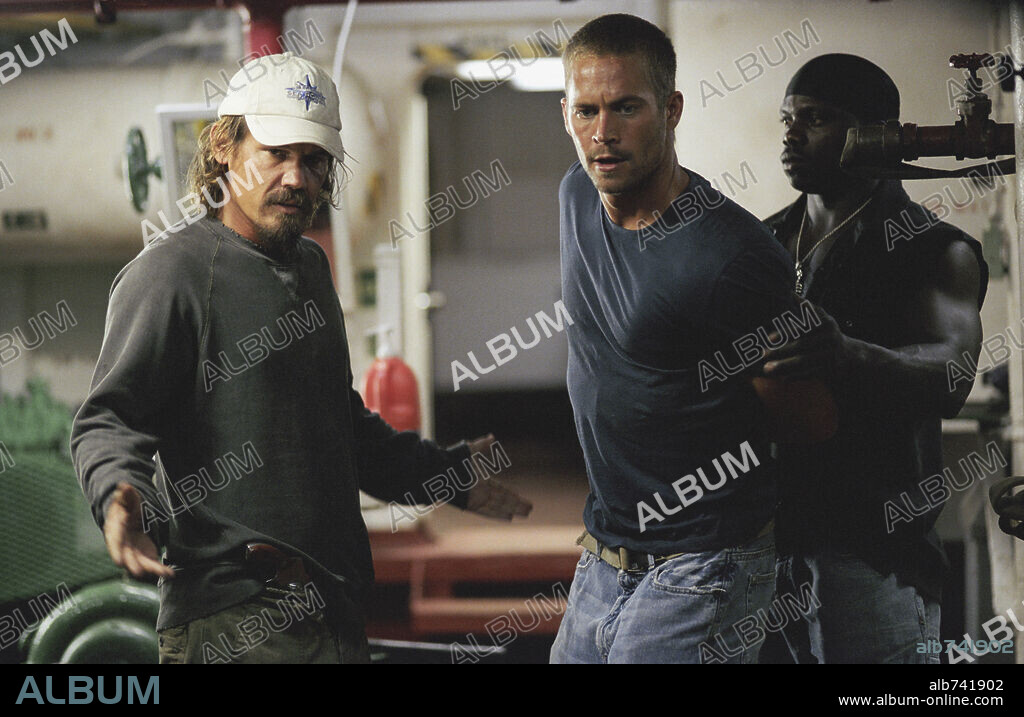 JOSH BROLIN and PAUL WALKER in INTO THE BLUE, 2005, directed by JOHN STOCKWELL. Copyright COLUMBIA PICTURES.