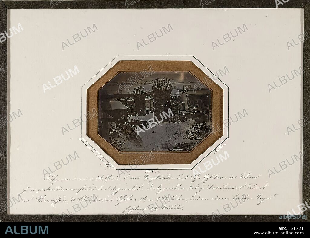 Anton Georg Martin, Backyard with firewood in the snow, daguerreotype, picture size: height: 4,90 cm; width: 7,00 cm, inscribed: recto: in ink: taken by one of Voigtländer and son opticians in Vienna to the portraitiren construirten apparatus. The operation of portraitiren takes 45 seconds in the sunshine, 1 1/2 - 2 minutes in the shade and on a cloudy day at most 3 1/2 minutes. 1 minute without sunshine, Martin, landscape photography, reporting photography, snow, winter, parts of a house/building.