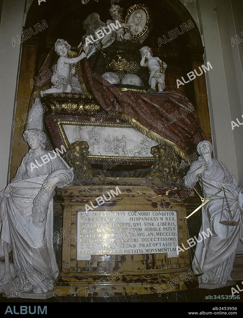 Fernando VI (Madrid, 1713-Villaviciosa de Odón, 1759). Rey de España (1746-1759), hijo de Felipe V y María Luisa Gabriela de Saboya. Delegó gran parte de sus responsabilidades en el marqués de la Ensenada. Sepulcro del rey Fernando VI. Fue diseñado por el arquitecto Francisco Sabatini por encargo de Carlos III, y esculpido por Francisco Gutiérrez Arribas. Está formado por una urna sepulcral decorada por un relieve que representa al rey como protector de las artes, apoyada sobre dos leones de bronce flanqueados por las esculturas alegóricas de dos mujeres que representan la Justicia y la Fortaleza. Real Monasterio de la Visitación (Salesas Reales). Madrid. España.