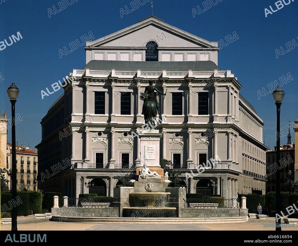 ANTONIO LOPEZ AGUADO 1764-1831 / CUSTODIO MORENO 1. TEATRO REAL CONSTRUIDO ENTRE 1818 Y 50 - NEOCLASICISMO ESPAÑOL - FACHADA A LA PLAZA DE ORIENTE CON LA ESCULTURA DE FELIPE IV.