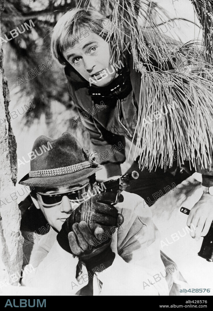 DAVID McCALLUM and ROBERT VAUGHN in THE KARATE KILLERS, 1967, directed by BARRY SHEAR. Copyright M.G.M.