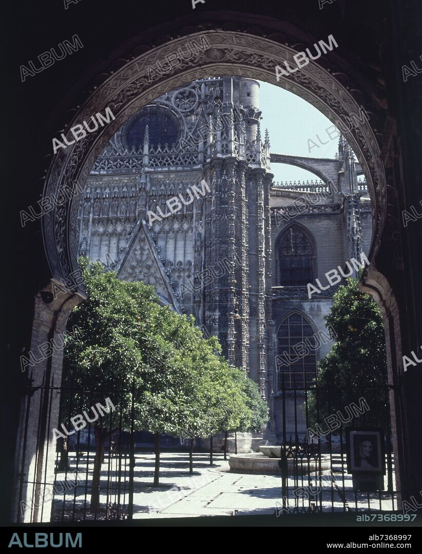 PUERTA DEL PERDON - PATIO DE LOS NARANJOS QUE FUE MEZQUITA MAYOR - SIGLO XII.