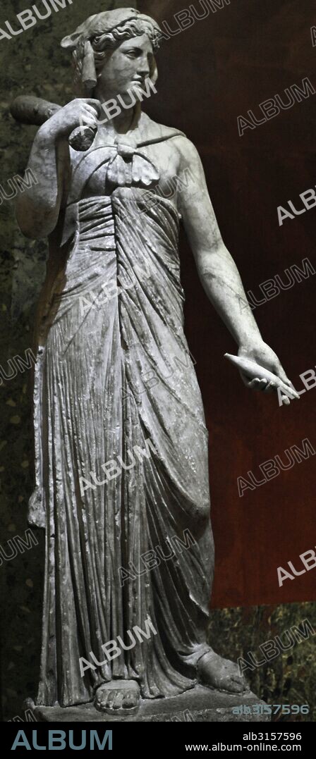 Ompahle. Mythical queen of Lydia to whom Heracles was a slave for three years. Roman work afther the Greek original of the 3rd-2nd century BC. Marble. Ostia, Italy. The State Hermitage Museum. Saint Petersburg. Russia.