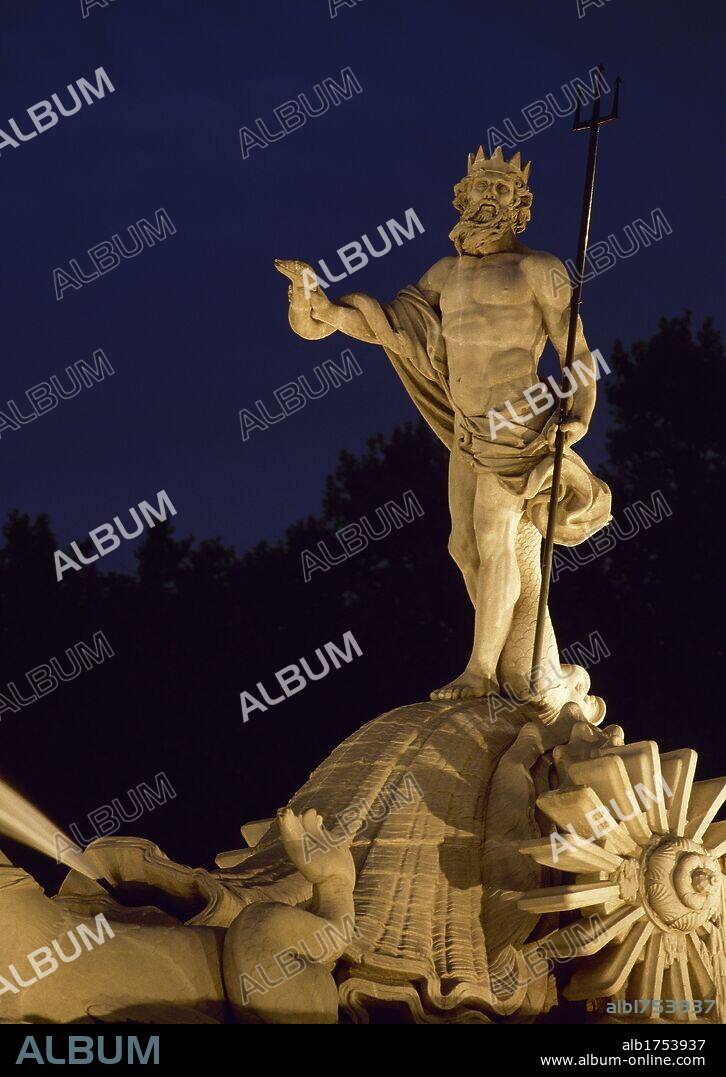 ARTE S. XVIII. ESPAÑA. MENA, Juan Pascual (Villaseca de Sagra, 1707-Madrid, 1784). Escultor español. FUENTE DE NEPTUNO. Vista parcial nocturna. Está situada en la Plaza Cánovas del Castillo. MADRID.