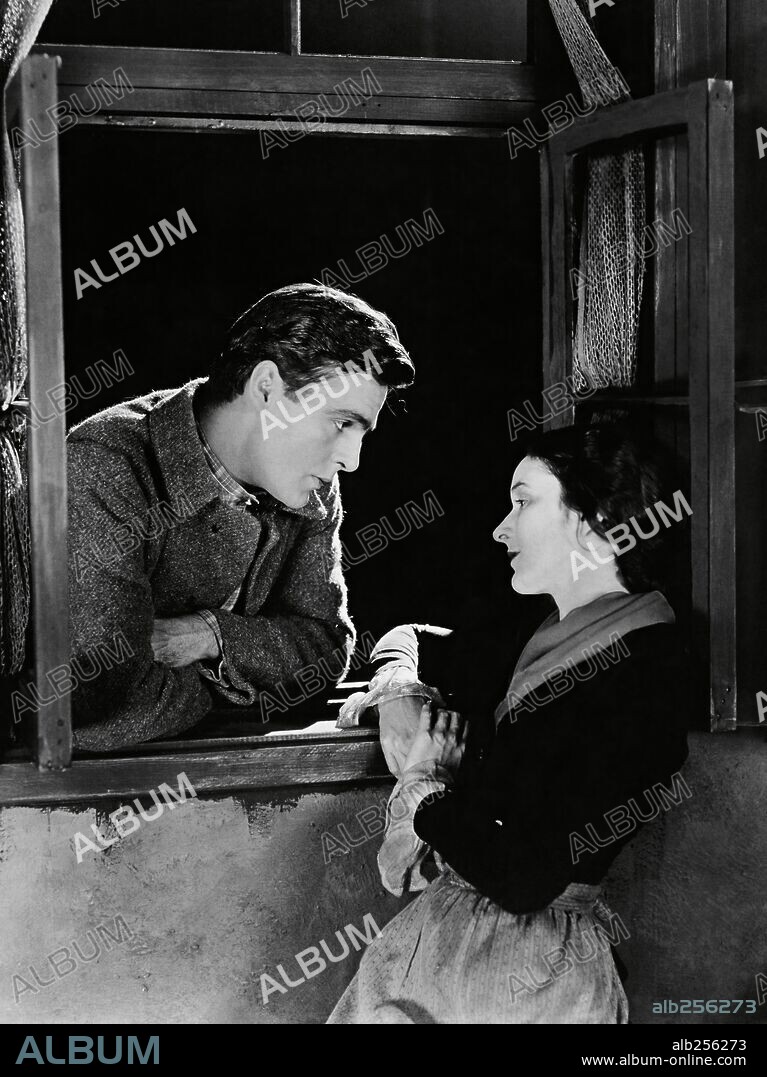 CAROL DEMPSTER and NEIL HAMILTON in ISN'T LIFE WONDERFUL, 1924, directed by D. W. GRIFFITH. Copyright D.W. GRIFFITH PRODUCTIONS.