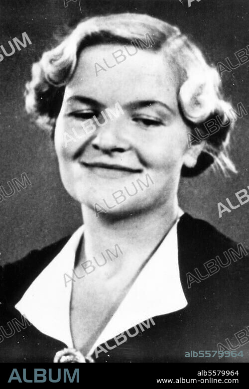 Brockdorf, Erika von Anti-Fascist Resistance fighter, 29.4.1911 - (executed in Berlin-Plötzensee) 13.5.1943. Portrait. Photo, c. 1940.