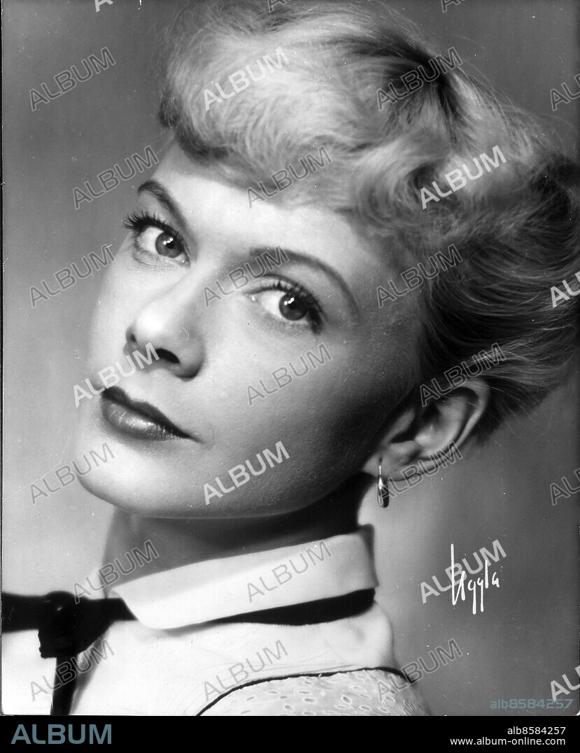 STOCKHOLM OKÄNT FOTODATUM.. Anita Björk som - Fröken Julie - i Alf Sjöbergs film med samma namn. Hon utsågs till Svenska Dagbladets Thalia-pristagare 1951.. Foto: Scanpix Code: 20360.