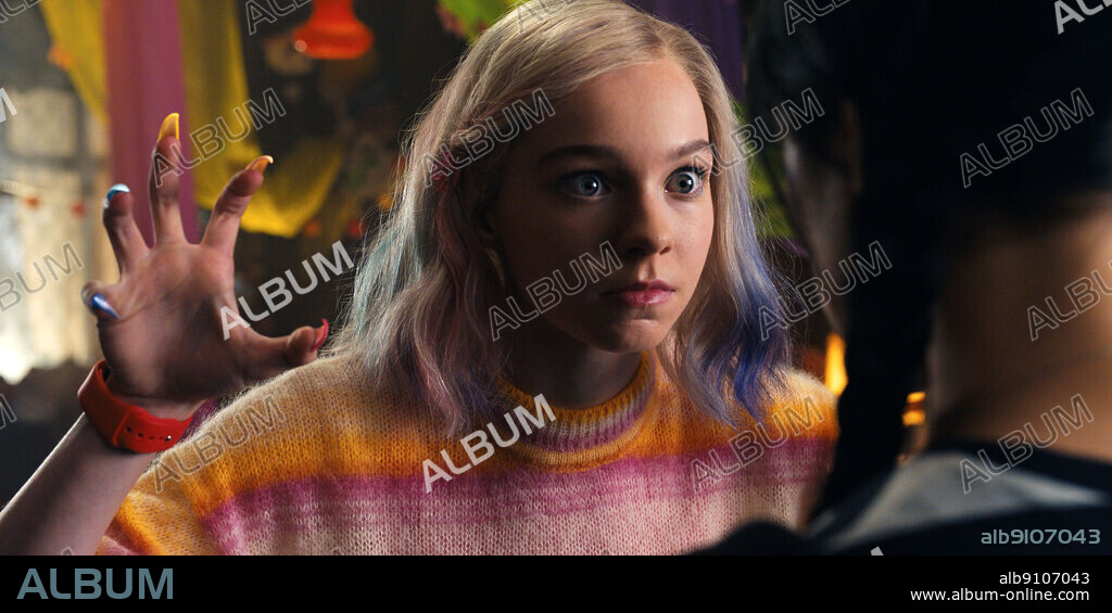 EMMA MYERS in WEDNESDAY, 2022, directed by TIM BURTON. Copyright Metro-Goldwyn-Mayer (MGM).