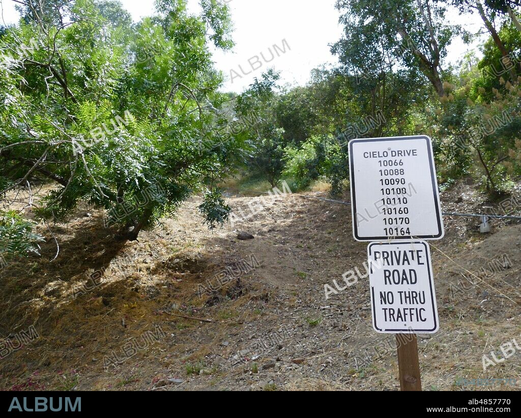 03 August 2019, US, Los Angeles: Road sign of Cielo Drive. In Cielo Drive is the former property of the house where the actress Sharon Tate was murdered. A barbaric series of murders scared the world 50 years ago. Sect leader Charles Manson incited his followers to blood orgies. In 1969 also the highly pregnant actress Sharon Tate was killed. (to dpa ''50 Years after the Manson Bloodbath: On the Trails of Sharon Tate' (Credit Image: © Barbara Munker/DPA via ZUMA Press).