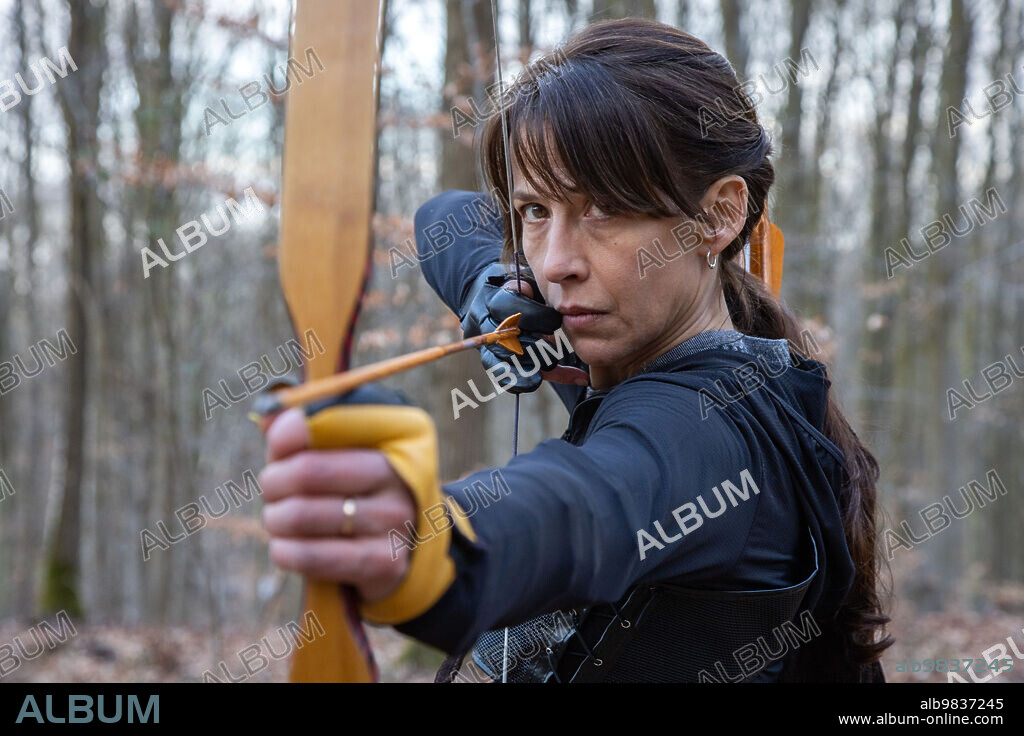 SOPHIE MARCEAU in A WOMAN, 2022 (UNE FEMME DE NOTRE TEMPS), directed by JEAN-PAUL CIVEYRAC. Copyright Moby Dick Films / Iliade and Films.