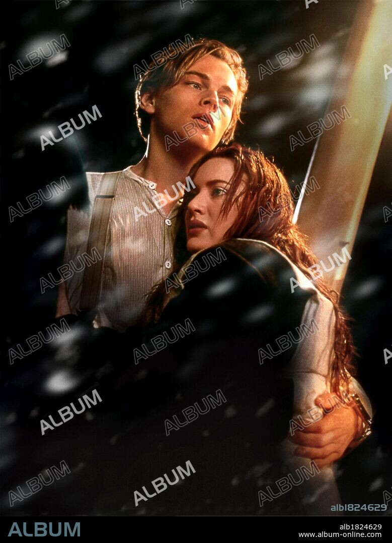 KATE WINSLET and Leonardo DiCaprio in TITANIC, 1997, directed by JAMES CAMERON. Copyright PARAMOUNT/20TH CENTURY FOX.