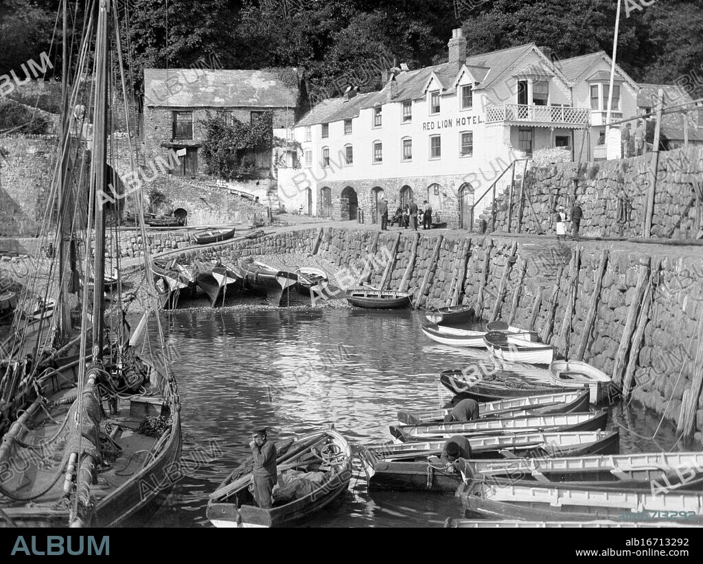 The Red Lion Hotel , situated on the quayside at Clovelly , North Devon . Early 1900s.